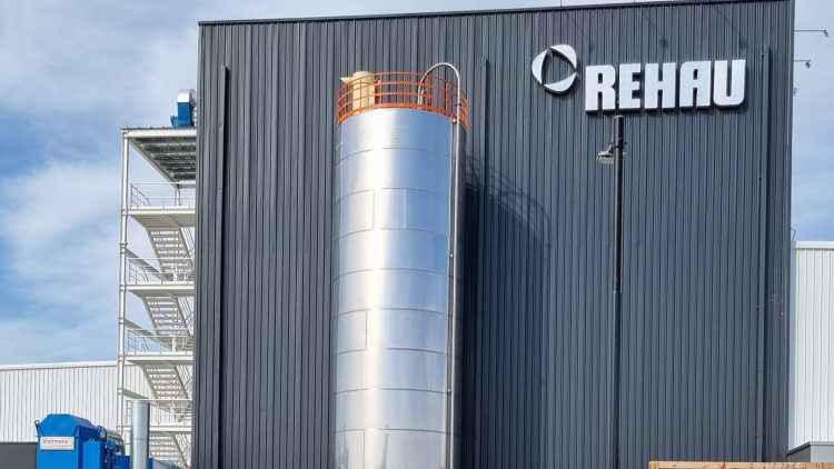 Silos industriais de armazenamento Descripción de la imagen